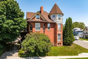 1801 E 4th St, Duluth, MN 55812 - Photo 2