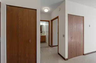 7600 Golden Valley Rd, Golden Valley, MN 55427 - Photo 12