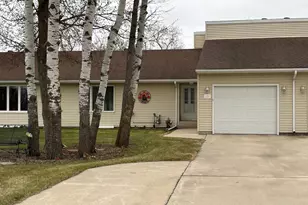 131 Belleville Ct, Thief River Falls, MN 56701 - Photo 2