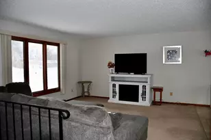 131 Belleville Ct, Thief River Falls, MN 56701 - Photo 4