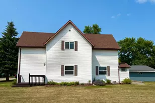 622 St Paul Ave S, Thief River Falls, MN 56701 - Photo 2