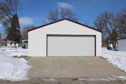 622 Saint Paul Avenue S, Thief River Falls, MN 56701 - Photo 4