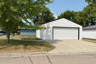 622 St Paul Ave S, Thief River Falls, MN 56701 - Photo 4