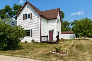 622 St Paul Ave S, Thief River Falls, MN 56701 - Photo 1