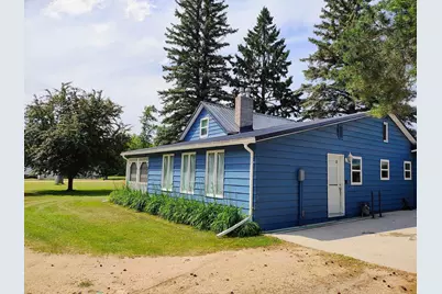 704 Martha Avenue N, Thief River Falls, MN 56701 - Photo 1