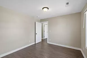 84 Curtice St E, Saint Paul, MN 55107 - Photo 10