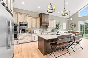 3635 Chelmsford Rd NE, Saint Anthony, MN 55418 - Photo 8