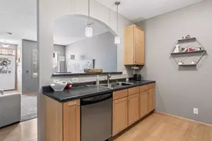 512 W 84th St, Bloomington, MN 55420 - Photo 6