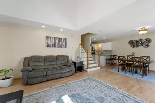 8706 Quarry Ridge Ln, Woodbury, MN 55125 - Photo 4