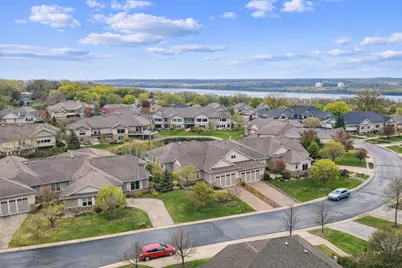 10726 Lyndale Bluffs Trail, Bloomington, MN 55420 - Photo 4