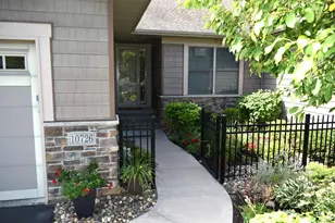 10726 Lyndale Bluffs Trail, Bloomington, MN 55420 - Photo 4