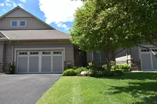 10726 Lyndale Bluffs Trail, Bloomington, MN 55420 - Photo 4