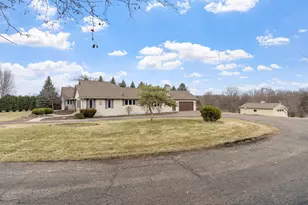 9675 Summit Pl, Chaska, MN 55318 - Photo 8