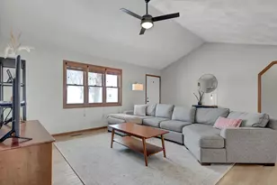 908 Apple Ln, Lake City, MN 55041 - Photo 4