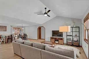 908 Apple Ln, Lake City, MN 55041 - Photo 6