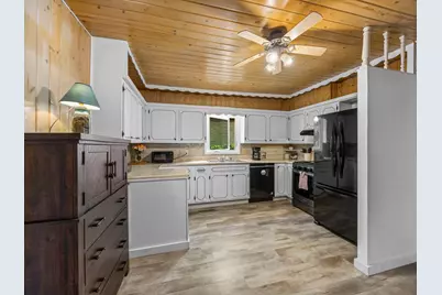 307 Elm Avenue SW, Montgomery, MN 56069 - Photo 8