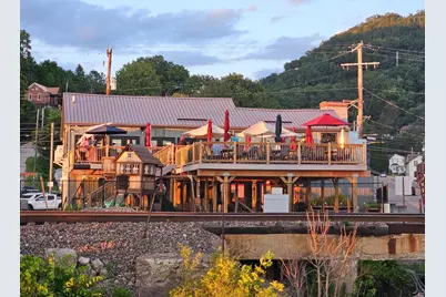 115 N Shore Drive, Fountain City, WI 54629 - Photo 4