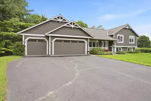 8452 Monterey Ct, Eden Prairie, MN 55347 - Photo 2