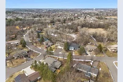 281 Woodridge Drive, Vadnais Heights, MN 55127 - Photo 6