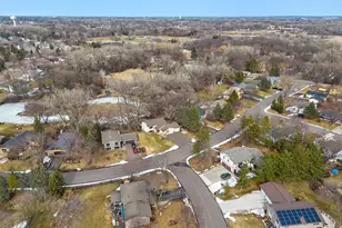 281 Woodridge Dr, Vadnais Heights, MN 55127 - Photo 8