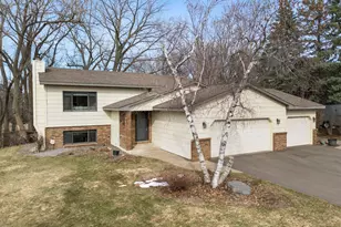 281 Woodridge Dr, Vadnais Heights, MN 55127 - Photo 2