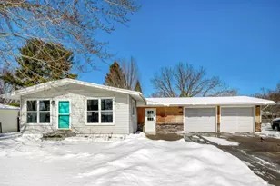 609 N Fourth St, New Richmond, WI 54017 - Photo 2