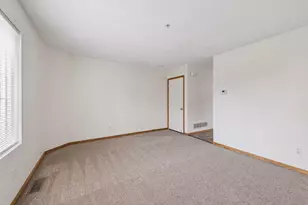 9060 Scarlet Globe Dr, Eden Prairie, MN 55347 - Photo 4