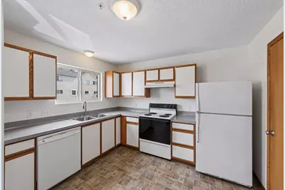 9060 Scarlet Globe Drive, Eden Prairie, MN 55347 - Photo 8