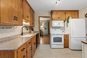 221 E 94th St, Bloomington, MN 55420 - Photo 14