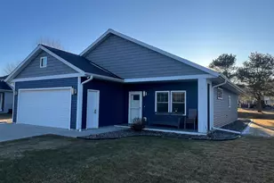 900 8 Ave SW, Pine Island, MN 55963 - Photo 2