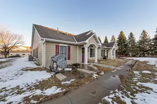1816 Haralson Ct, Saint Peter, MN 56082 - Photo 2