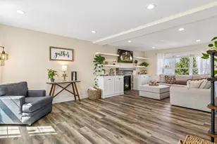 2423 Pond Ave E, Maplewood, MN 55119 - Photo 12