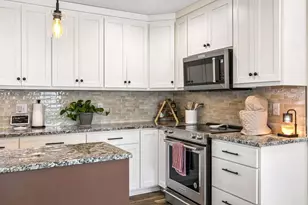 2423 Pond Ave E, Maplewood, MN 55119 - Photo 18