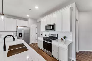 17967 Giants Wy, Lakeville, MN 55044 - Photo 2