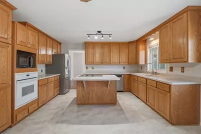 2063 Parkway Drive, North Saint Paul, MN 55109 - Photo 8
