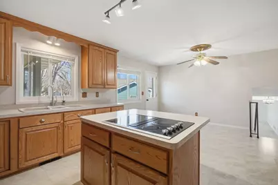 2063 Parkway Drive, North Saint Paul, MN 55109 - Photo 10