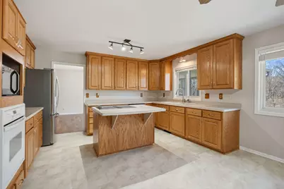 2063 Parkway Drive, North Saint Paul, MN 55109 - Photo 10