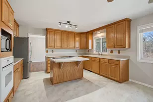 2063 Parkway Dr, North Saint Paul, MN 55109 - Photo 10