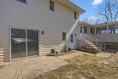2063 Parkway Drive, North Saint Paul, MN 55109 - Photo 32