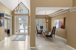 10556 Prairie Lakes Dr, Eden Prairie, MN 55344 - Photo 4