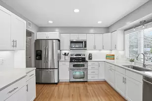 10666 Utica Rd, Bloomington, MN 55437 - Photo 22