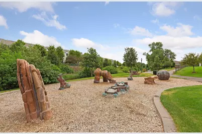 7604 Hampshire Avenue N, Brooklyn Park, MN 55428 - Photo 34