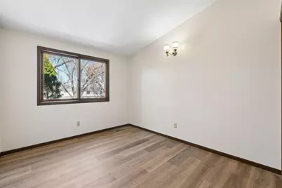 7604 Hampshire Avenue N, Brooklyn Park, MN 55428 - Photo 18