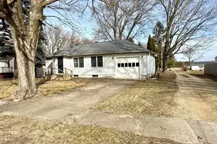 105 3rd Ave NW, Grand Meadow, MN 55936 - Photo 4