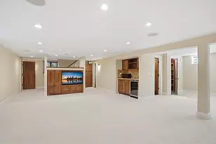 2200 Kenwood Pkwy, Minneapolis, MN 55405 - Photo 36