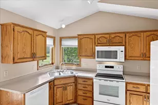 8920 Vickors Crossing, Brooklyn Park, MN 55443 - Photo 14