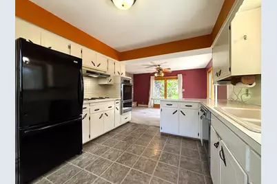 1447 Sterling Street S, Maplewood, MN 55119 - Photo 14