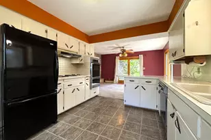 1447 Sterling St S, Maplewood, MN 55119 - Photo 14