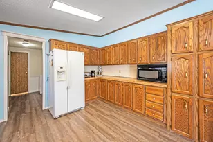 1734 40th St, Ceylon, MN 56121 - Photo 6