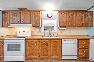 1734 40th St, Ceylon, MN 56121 - Photo 6